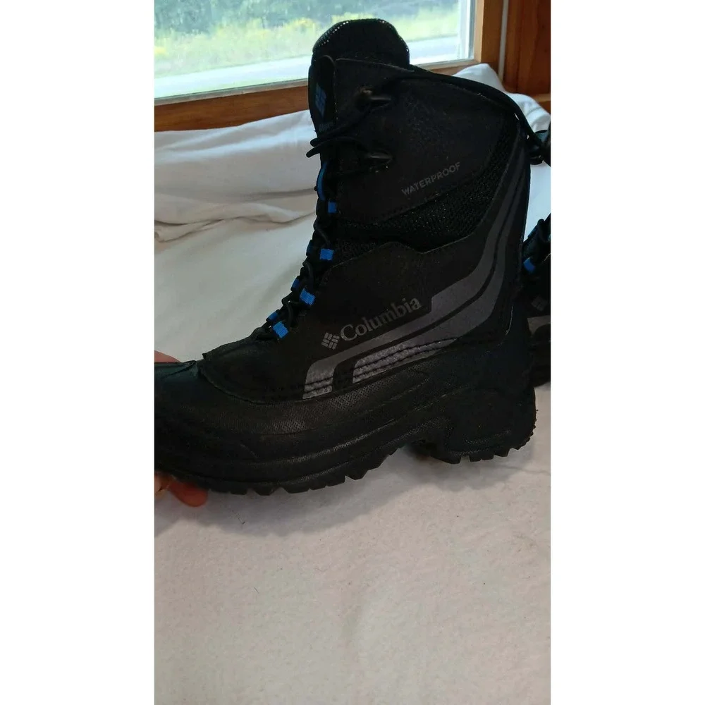 Columbia Big Boys Size 5 Insulated Waterproof Winter Boots Black Blue BY5955-010